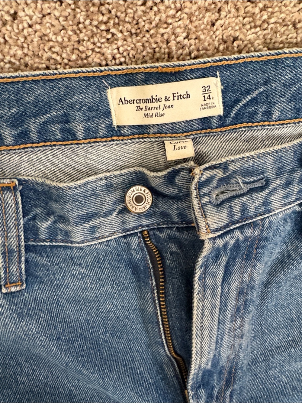 Abercrombie & Fitch Light Blue Barrel Jeans - Mid Rise size 32 long